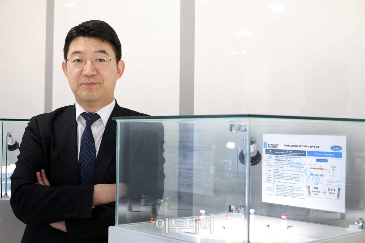 ▲조관구 큐라티스 대표가 19일 충북 청주 흥덕구에 위치한 큐라티스 오송바이오플랜트에서 이투데이와 인터뷰에 앞서 포즈를 취하고 있다. 고이란 기자 photoeran@