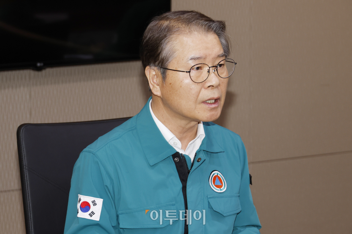 ▲이정식 고용노동부 장관이 28일 서울 중구 서울고용노동청에서 열린 의사 집단행동 대응 산재병원 비상진료대책 긴급점검회의에서 인사말을 하고 있다. 이날 복지공단·산재병원은 화상으로 회의에 참석했다. 조현호 기자 hyunho@