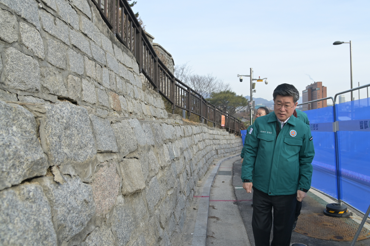 ▲김길성 중구청장이 해방기를 맞아 점검에 나섰다. (자료제공=중구)