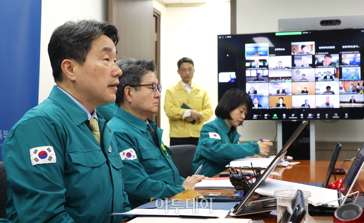 ▲이주호 부총리 겸 교육부 장관이 28일 정부서울청사에서 열린 의대 운영대학 총장 간담회에서 모두발언을 하고 있다. 조현호 기자 hyunho@