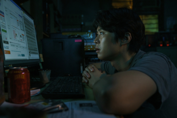 ▲'시민덕희' 보이스피싱 예방 스틸(사진제공=쇼박스)