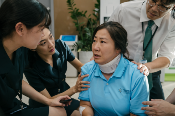 ▲'시민덕희' 보이스피싱 예방 스틸(사진제공=쇼박스)