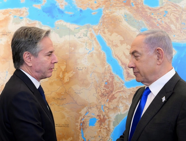 ▲토니 블링컨(왼쪽) 미국 국무장관과 베냐민 네타냐후 이스라엘 총리가 마주하고 있다. 예루살렘(이스라엘)/EPA연합뉴스
