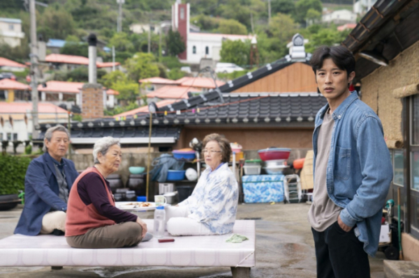 ▲'소풍' 배우 임지규(오른쪽)(사진제공=롯데엔터테인먼트/(주)로케트필름)