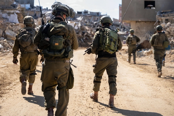 ▲이스라엘군이 지난달 9일(현지시간) 가자지구 일대를 수색하고 있다. 가자지구(팔레스타인)/AFP연합뉴스
