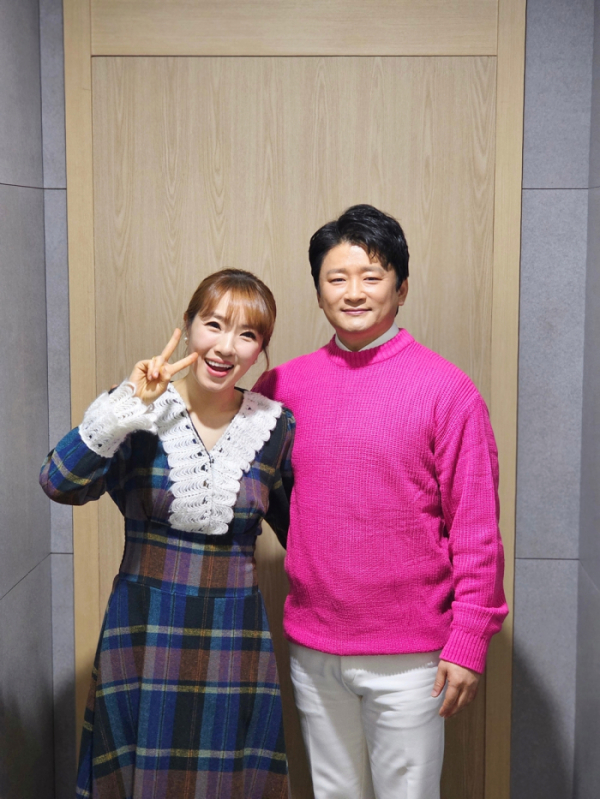 ▲온희정(왼쪽), 현진우 부부(사진제공=KDH엔터테인먼트)