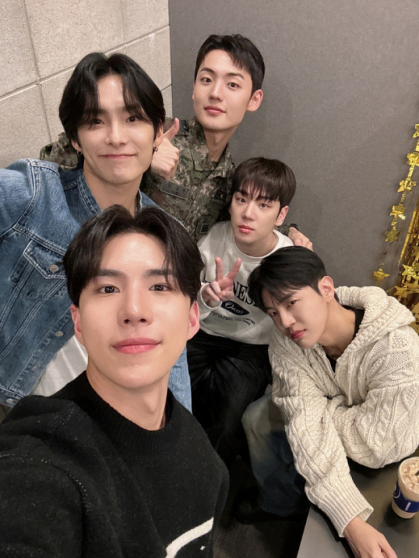 ▲에이스 (사진 = 에이스(A.C.E) 유튜브 라이브 방송 화면 캡처)