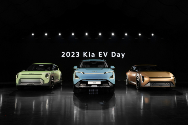 ▲기아가 지난해 9월 '기아 EV 데이'를 통해 공개한 전기차. 왼쪽부터 EV3 콘셉트, EV5, EV4 콘셉트. (사진제공=기아)