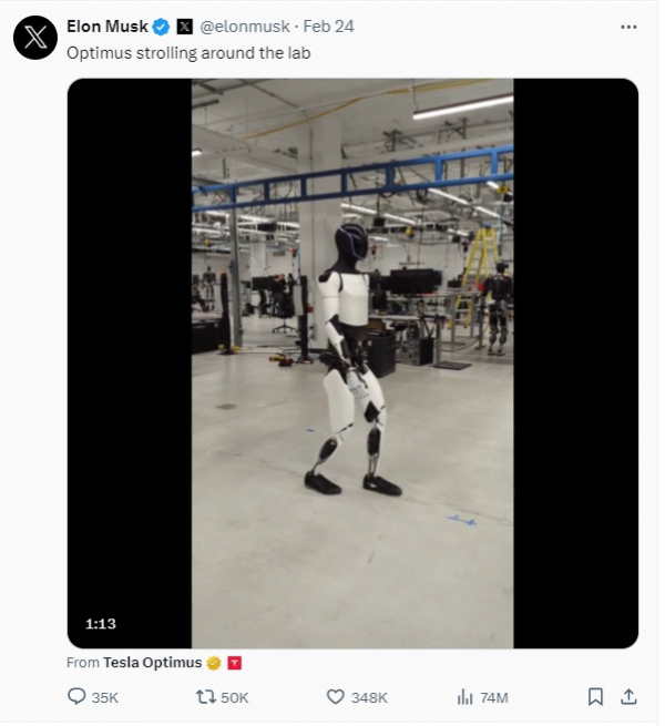 ▲일론 머스크가 24일(현지시간) 엑스(X·옛 트위터)에 게재한 ‘연구실을 거닐고 있는 옵티머스(Optimus strolling around the lab)’라는 제목의 영상 캡처. 출처 머스크 X