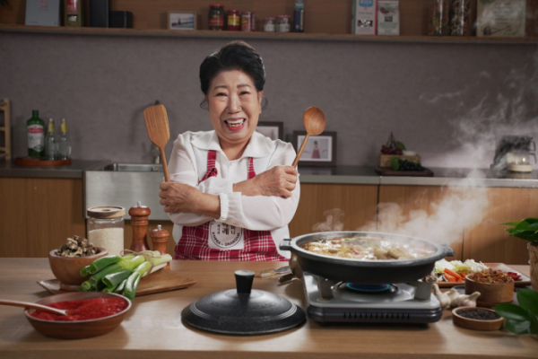 ▲120만 유튜브 구독자를 보유한 박막례 할머니가 GS샵에서 소곱창전골을 론칭한다. (사진제공=GS리테일)