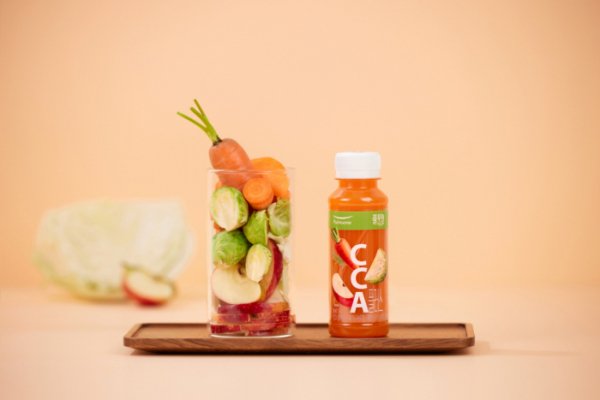 ▲풀무원녹즙이 하루 한 병 간편하게 채소와 과일 섭취를 돕는 과채음료 ‘CCA 플러스’를 출시했다. (사진제공=풀무원녹즙)