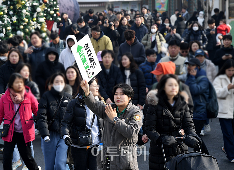 ▲푸바오가 일반 관람객들을 만나는 마지막 날인 3일 오전 용인 에버랜드에서 관람객들이 입장을 하고 있다. (사진공동취재단)