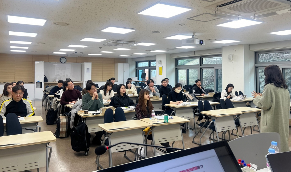 ▲ DGB금융그룹 계열사 내 준법지원 담당자들이 맞춤연수를 듣고 있다. (사진제공= DGB금융지주)