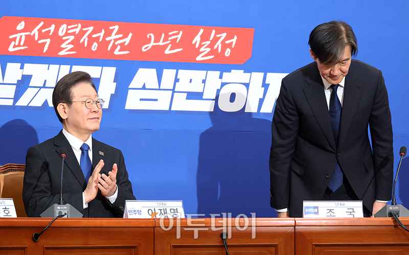 ▲조국(오른쪽) 조국혁신당 대표가 5일 서울 여의도 국회에서 이재명 더불어민주당 대표를 예방하고 있다. 고이란 기자 photoeran@