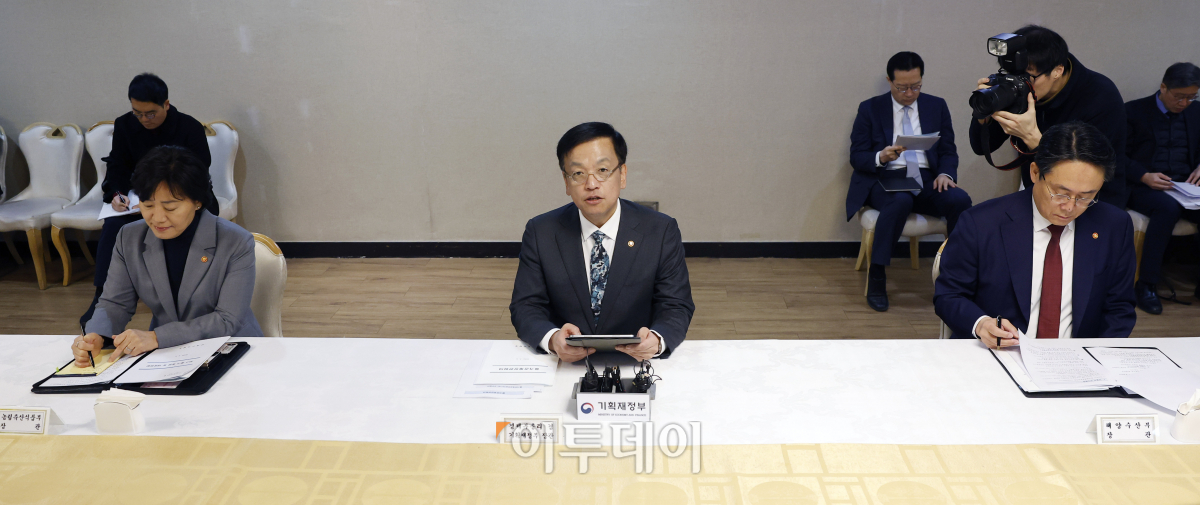 ▲강도형 해양수산부 장관이 6일 오전 서울 종로구 정부서울청사에서 열린 물가관계장관회의에서 모두발언을 하고 있다. 조현호 기자 hyunho@