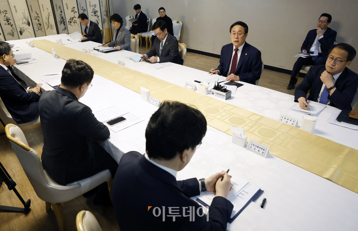 ▲강도형 해양수산부 장관이 6일 오전 서울 종로구 정부서울청사에서 열린 물가관계장관회의에서 모두발언을 하고 있다. 조현호 기자 hyunho@