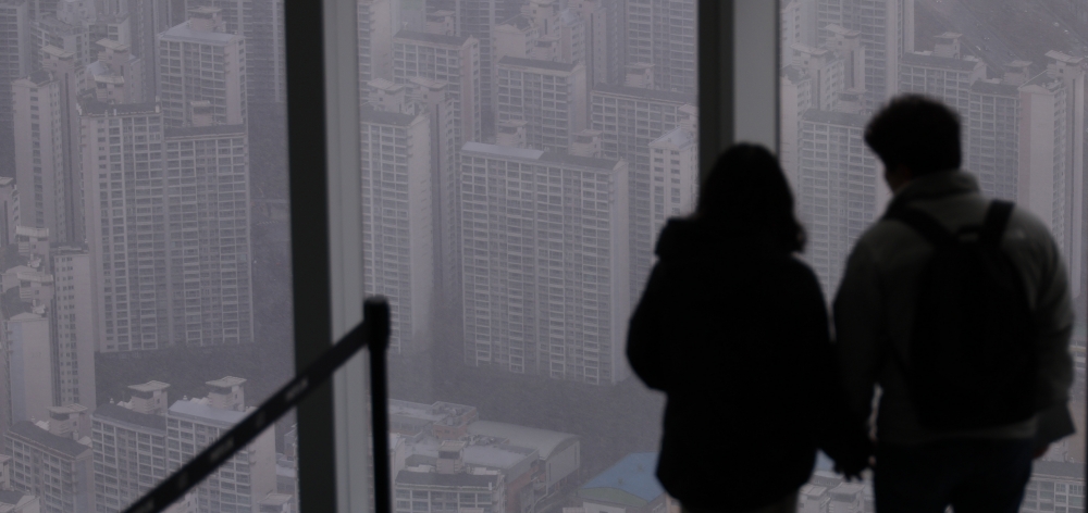 ▲서울 송파구 롯데월드타워에서 바라본 아파트 모습. 조현호 기자 hyunho@ (이투데이DB)