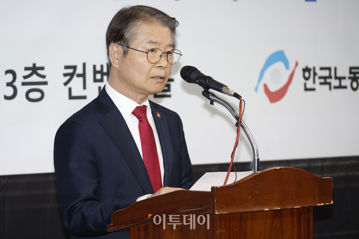 ▲이정식 고용노동부 장관이 7일 서울 영등포구 한국노총 회관에서 열린 한국노총 창립78주년 기념식 및 후원의날 행사에서 축사를 하고 있다. 조현호 기자 hyunho@