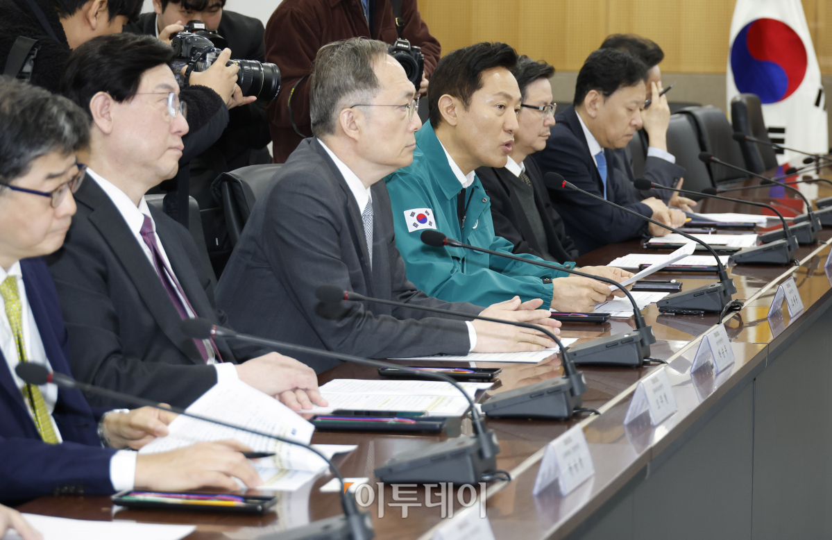 ▲오세훈 서울시장이 8일 서울 중구 서울시청에서 열린 서울지역 주요 병원장 간담회에서 모두발언을 하고 있다. 조현호 기자 hyunho@