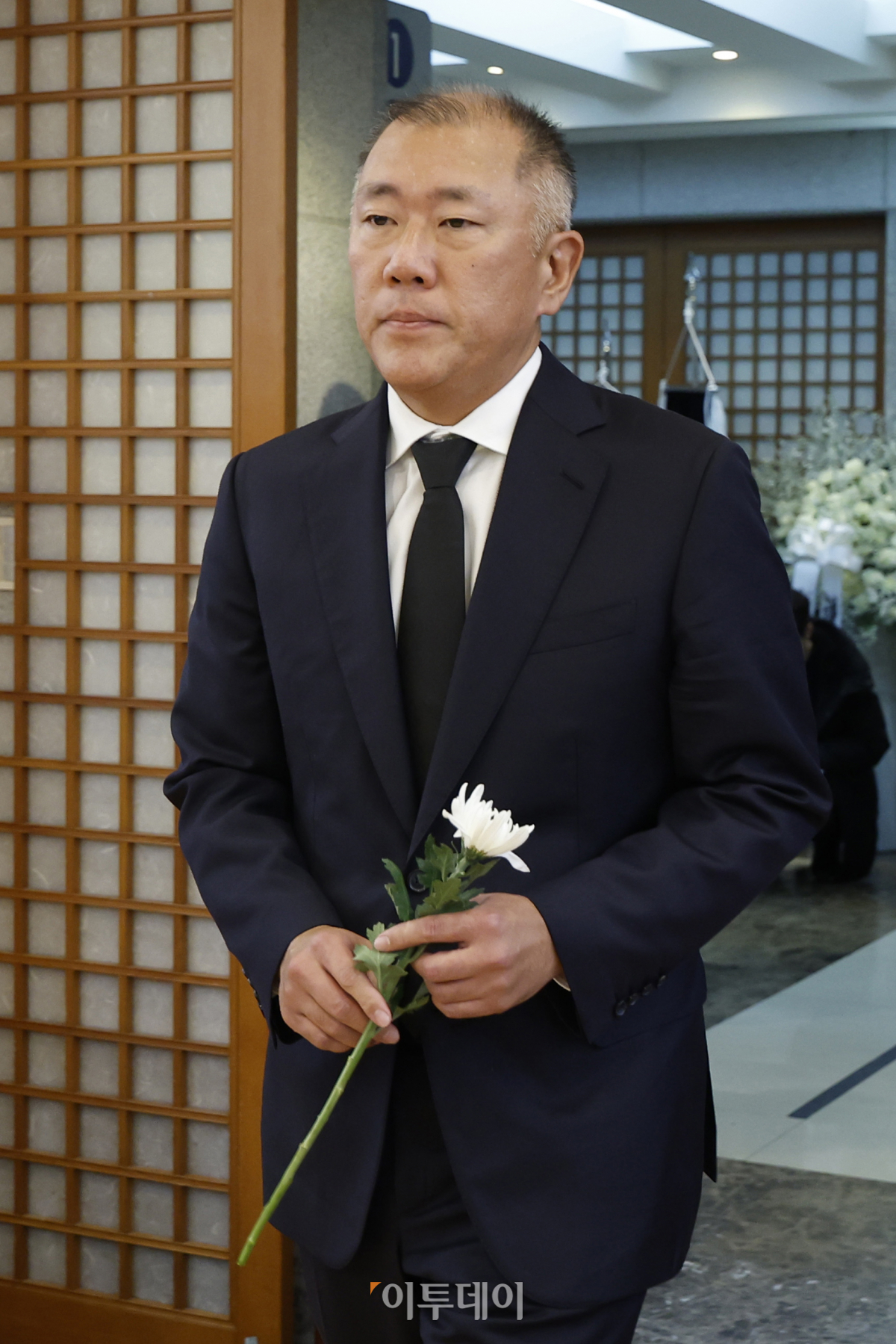 ▲정의선 현대자동차그룹 회장이 8일 서울 종로구 서울대학교병원 장례식장에 마련된 故 김영삼 전 대통령 부인 손명순 여사의 빈소에 조문을 위해 들어서고 있다. 조현호 기자 hyunho@