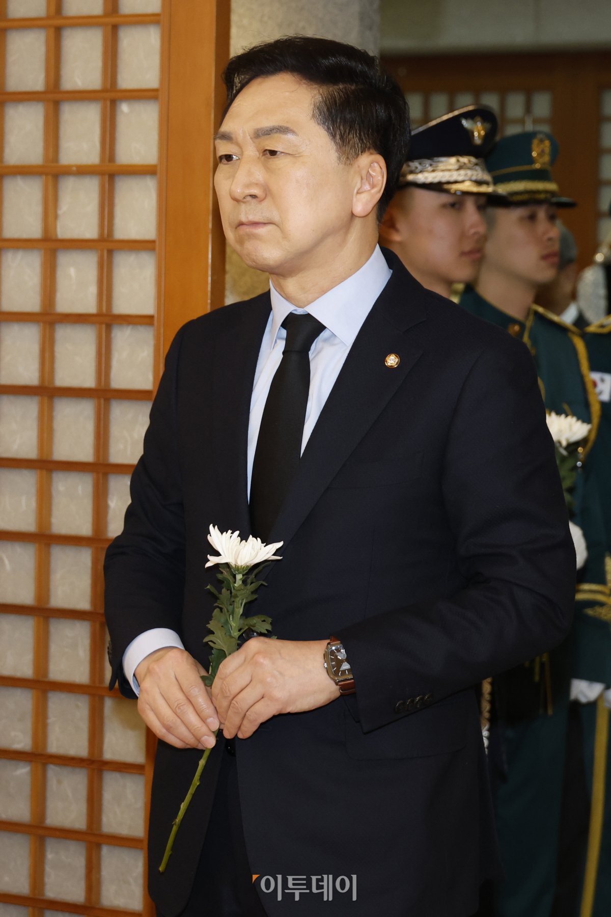 ▲김기현 국민의힘 의원이 8일 서울 종로구 서울대병원 장례식장에 마련된 故 김영삼 전 대통령 부인 손명순 여사의 빈소에 조문을 위해 들어서고 있다. 조현호 기자 hyunho@