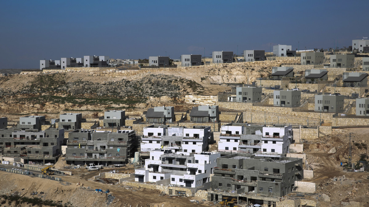 ▲요르단강 서안지구의 이스라엘 정착촌 건설 현장 모습. 최근 이스라엘이 밝힌 정착촌 추가 건설과 관련해 국제사회가 우려를 나타내고 있다. 사진은 서안지구 나알레정착촌 모습. AP/뉴시스 (나알레정착촌(요르단강 서안)=AP/뉴시스)