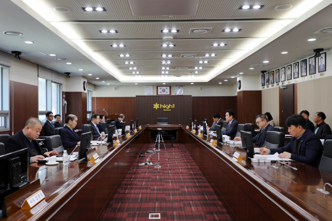 ▲강원랜드는 지난 8일 강원랜드 본사사옥 7층 임원회의실과 서울사무소 간 화상회의를 통해 제211차 이사회를 개최했다고 11일 밝혔다. (자료 = 강원랜드)