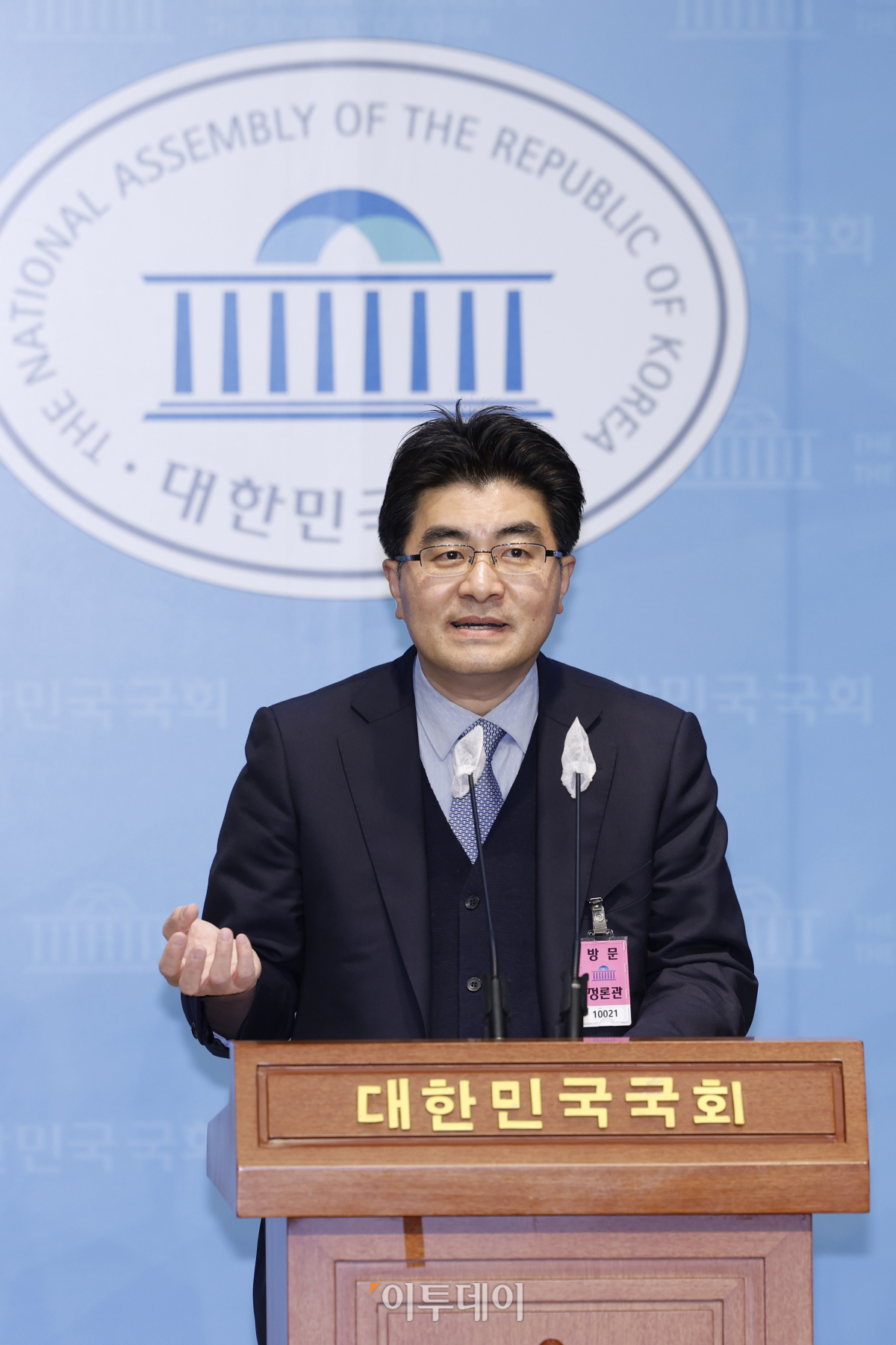 ▲방재승 서울대 의대 교수협의회 비상대책위워장이 12일 서울 여의도 국회에서 의대 정원 증원 관련 기자회견을 하고 있다. 조현호 기자 hyunho@