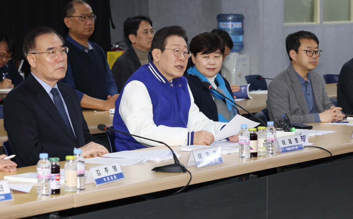 ▲이재명 더불어민주당 대표가 13일 서울 여의도 한국노동조합총연맹에서 열린 ‘민주당-한국노총 대표 간담회’에서 인사말을 하고 있다. 신태현 기자 holjjak@