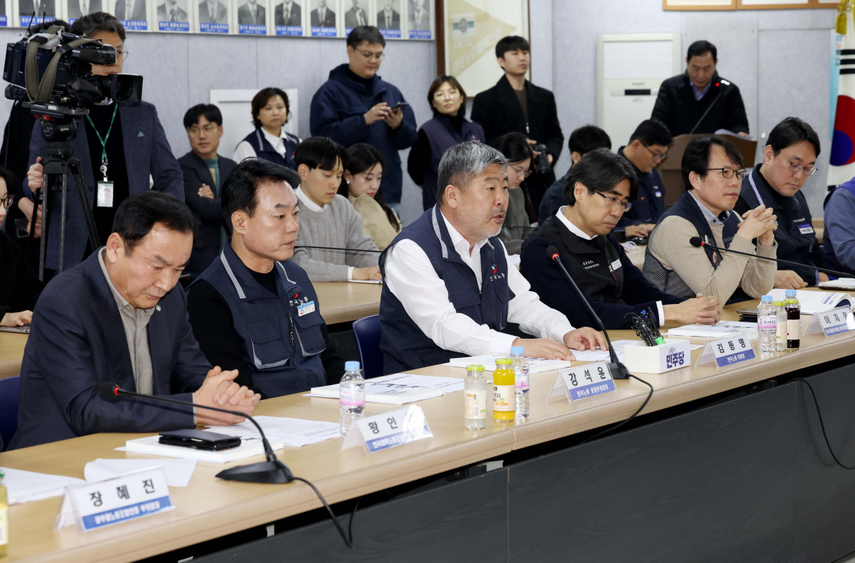 ▲김동명 한국노총 위원장이 13일 서울 여의도 한국노동조합총연맹에서 열린 ‘민주당-한국노총 대표 간담회’에서 인사말을 하고 있다. 신태현 기자 holjjak@