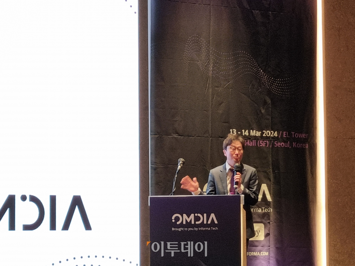 ▲박진한 옴디아 이사가 13일 서울 엘타워에서 열린 ‘2024년 한국 디스플레이 컨퍼런스’(KDC)에서 발언하고 있다. (박민웅 기자 pmw7001@)