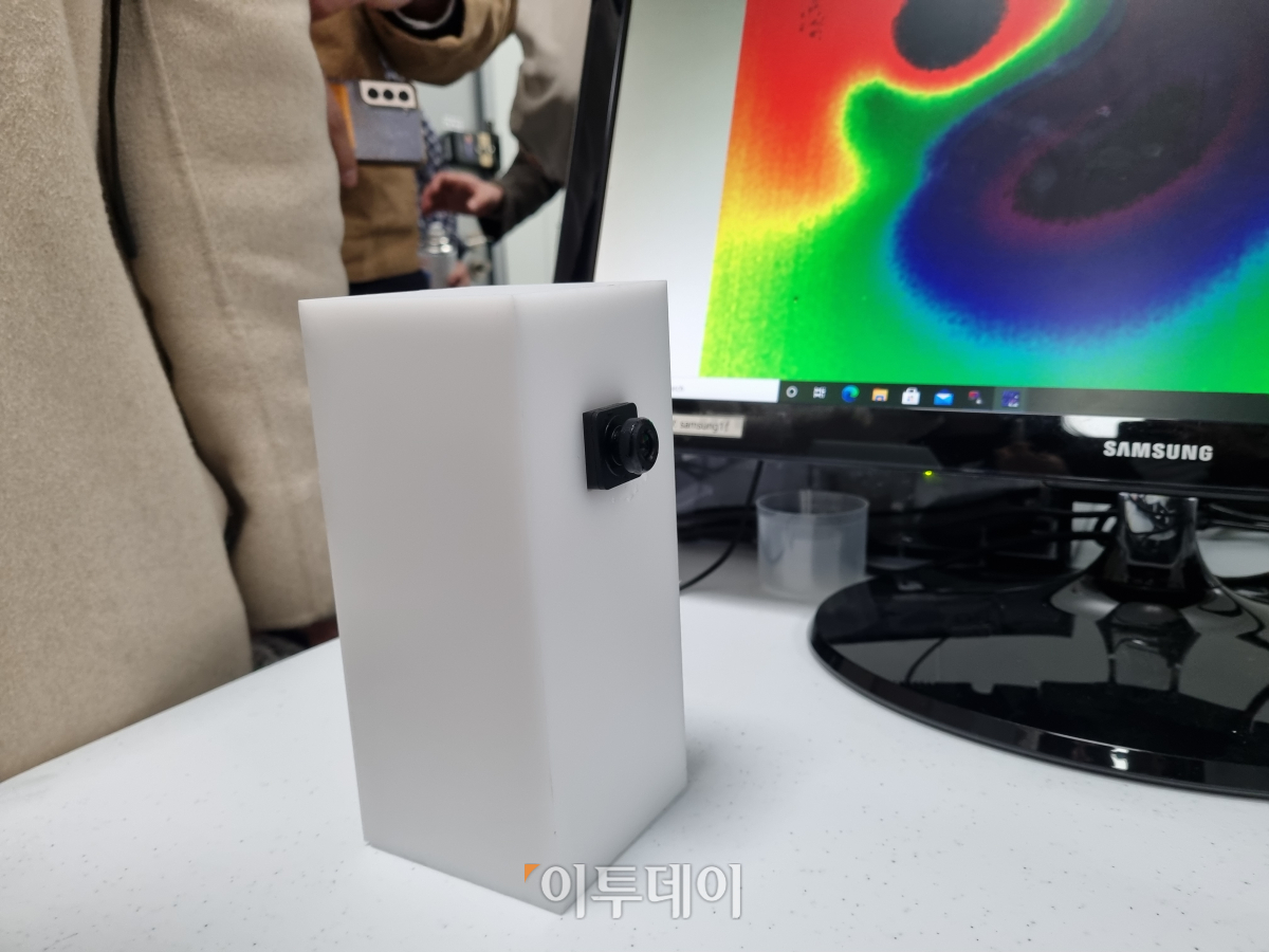 ▲렌즈 히터 기술이 적용된 삼성전기 카메라 모듈 (박민웅 기자 pmw7001@)