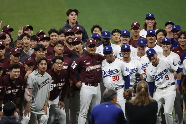 Malgré la performance lente d’Ohtani…  Les Dodgers gagnent 14-3 contre Kiwoom dans les séries de Séoul