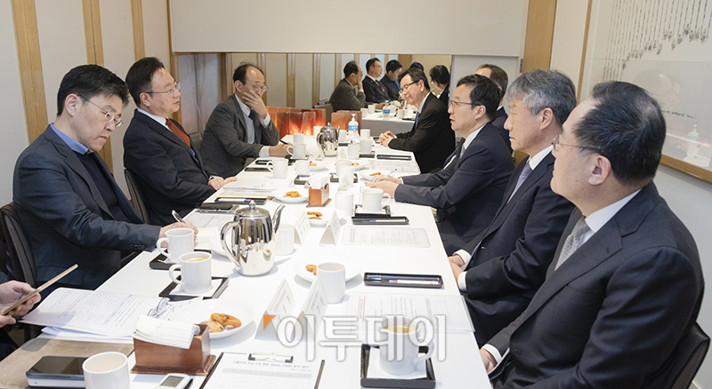 ▲조규홍 보건복지부 장관이 18일 서울 중구 한 음식점에서 열린 서울 주요 5대 대형 병원장과의 간담회에 참석하고 있다. (사진제공=보건복지부)