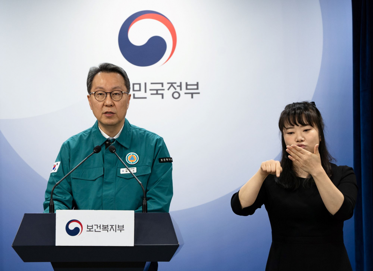 ▲박민수 보건복지부 2차관이 18일 정부서울청사에서 '의사 집단행동 중앙재난안전대책본부(중대본)' 회의 결과를 발표하고 있다. (사진제공=보건복지부)