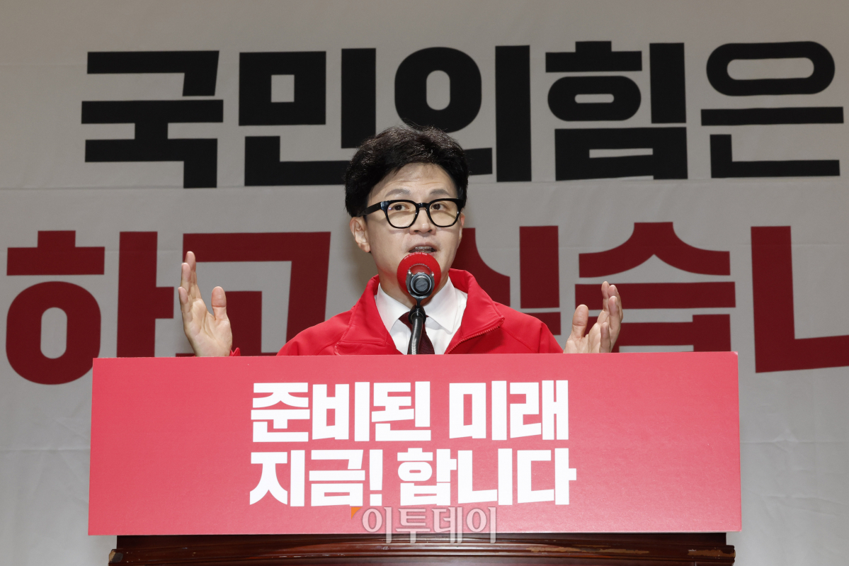▲한동훈 국민의힘 총괄선거대책위원장이 19일 서울 여의도 국회 의원회관에서 열린 제22대 국회의원선거 국민의힘 중앙선대위 발대식 및 공천자대회에서 인사말을 하고 있다. 조현호 기자 hyunho@