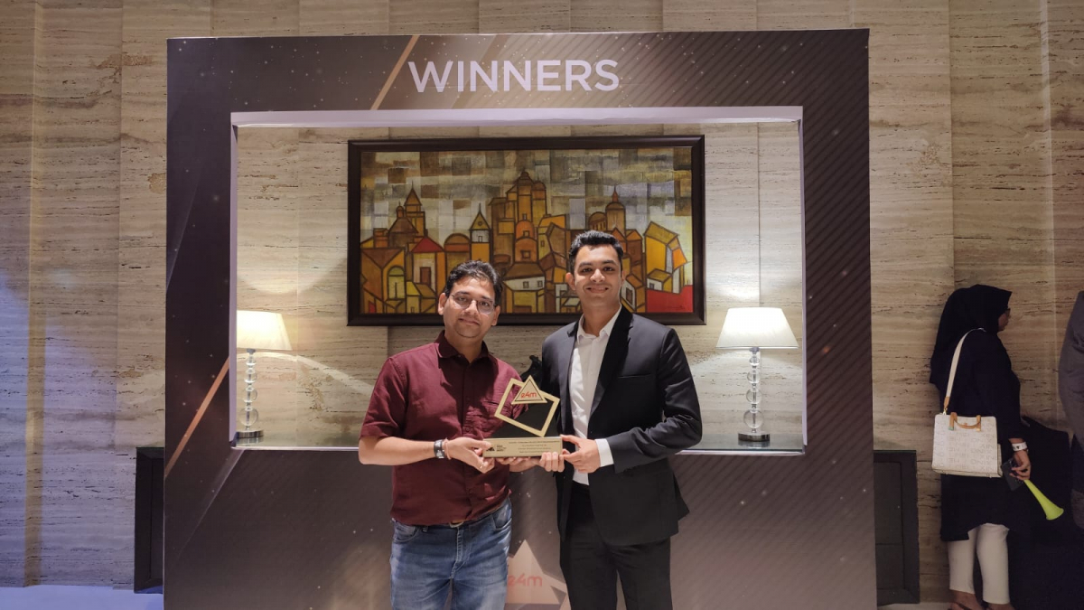 ▲이노션 인도법인 관계자들이 인도 마케팅 어워즈 2023에서 '최고의 경험 마케팅 활용' 부문 금상을 수상한 후 기념 사진을 찍고 있다. (사진제공=이노션)