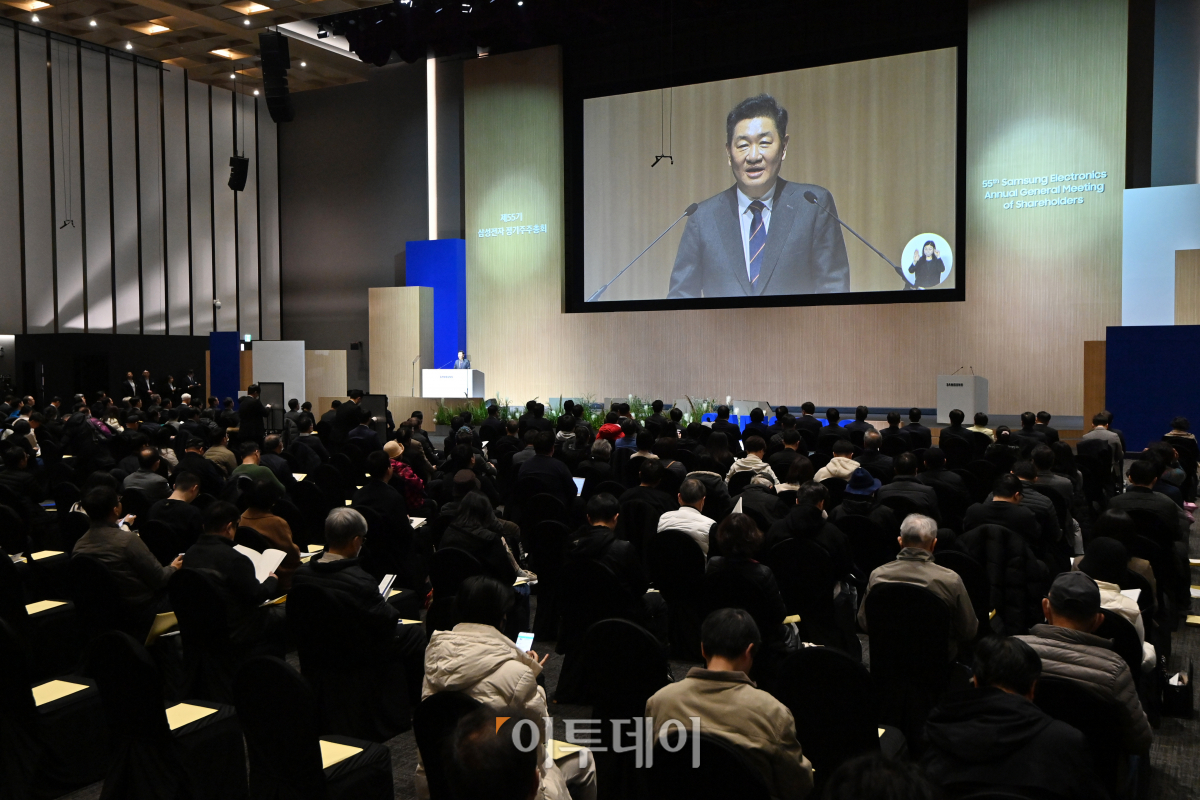 ▲한종희 삼성전자 부회장이 3월 20일 경기 수원시 영통구 수원컨벤션센터에서 열린 제55기 삼성전자 정기주주총회에서 인사말을 하고 있다. (조현호 기자 hyunho@)