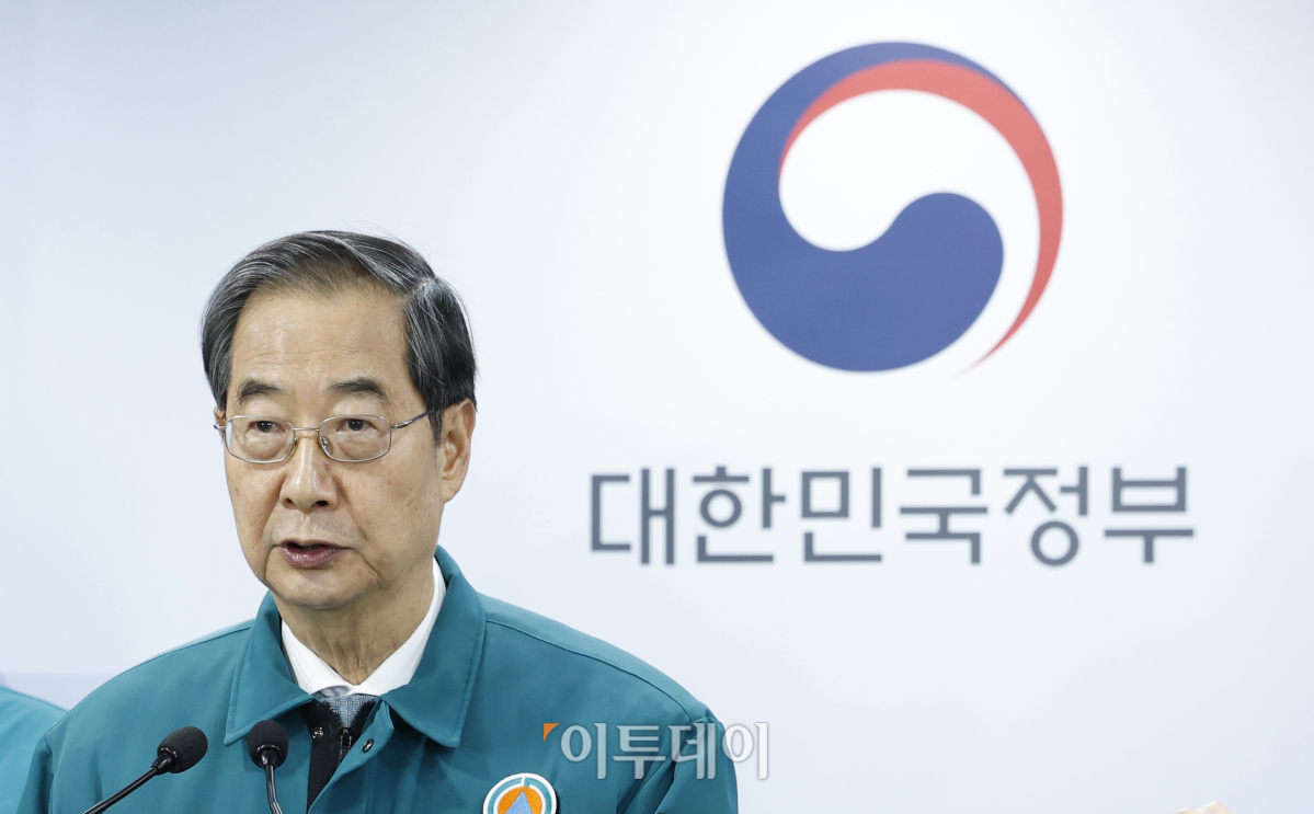 ▲한덕수 국무총리가 20일 서울 종로구 정부서울청사에서 의료개혁 관련 대국민 담화문을 발표하고 있다. 조현호 기자 hyunho@