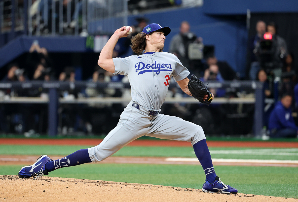 ▲20일 서울 고척스카이돔에서 열린 2024년 미국프로야구 메이저리그(MLB) 정규시즌 개막전 로스앤젤레스 다저스와 샌디에이고 파드리스의 경기. 1회 말 로스앤젤레스 다저스의 선발 투수 타일러 글래스노우가 역투하고 있다. (연합뉴스)