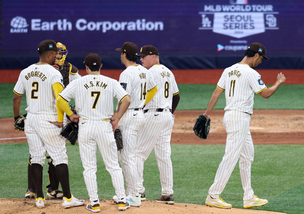 ▲20일 서울 고척스카이돔에서 열린 2024년 미국프로야구 메이저리그(MLB) 정규시즌 개막전 로스앤젤레스 다저스와 샌디에이고 파드리스의 경기. 샌디에이고 선발투수 다르빗슈 유가 4회초 1실점 후 강판되고 있다. (연합뉴스)