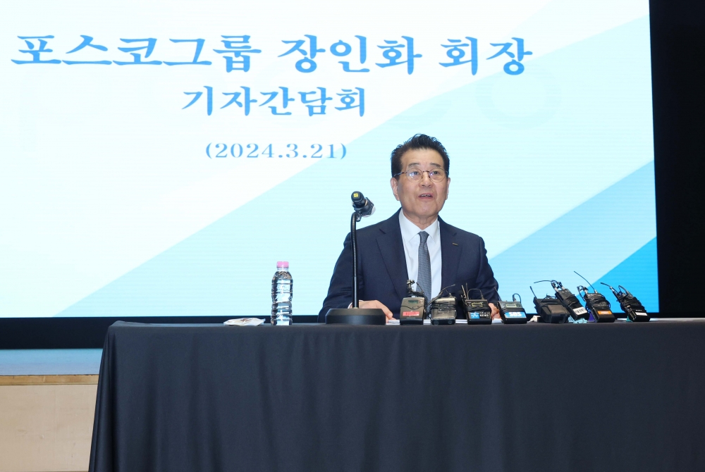 ▲장인화 포스코그룹 신임 회장이 21일 서울 강남구 포스코센터에서 열린 기자간담회에서 인사말을 하고 있다. (신태현 기자 holjjak@)