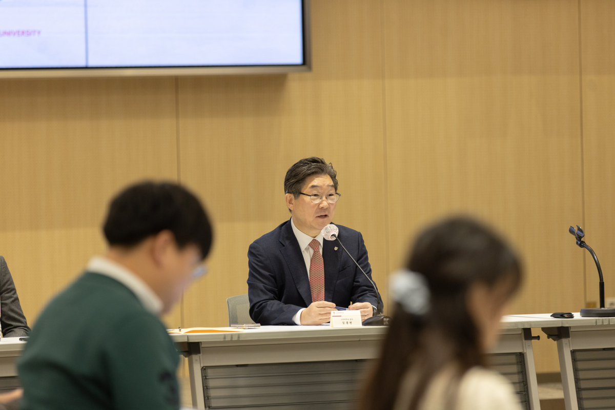 ▲김동원 고려대 총장이 21일 서울 성북구 고려대 캠퍼스에서 기자들과 간담회를 진행했다. (고려대 제공)