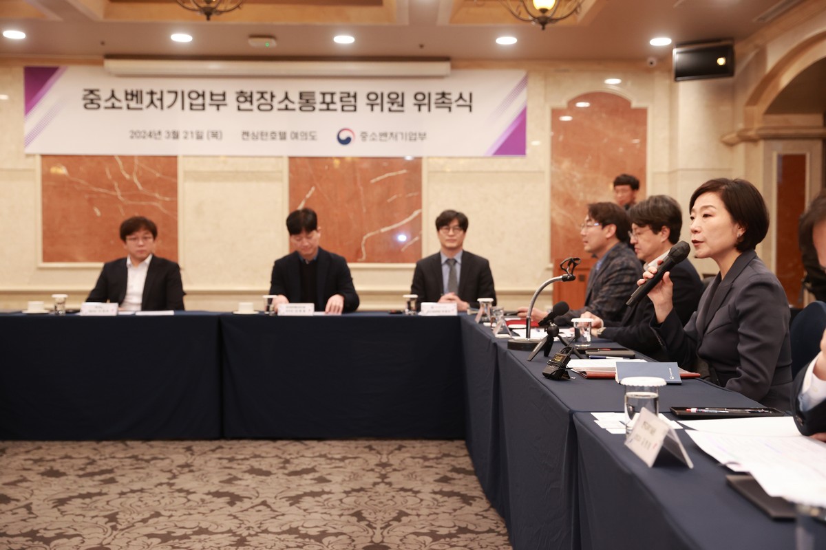 ▲오영주 중소벤처기업부 장관이 21일 서울 영등포구 켄싱턴호텔에서 열린 ‘중소벤처기업부 현장소통포럼 위원 위촉식’에서 인사말을 하고 있다. (사진제공=중소벤처기업부)