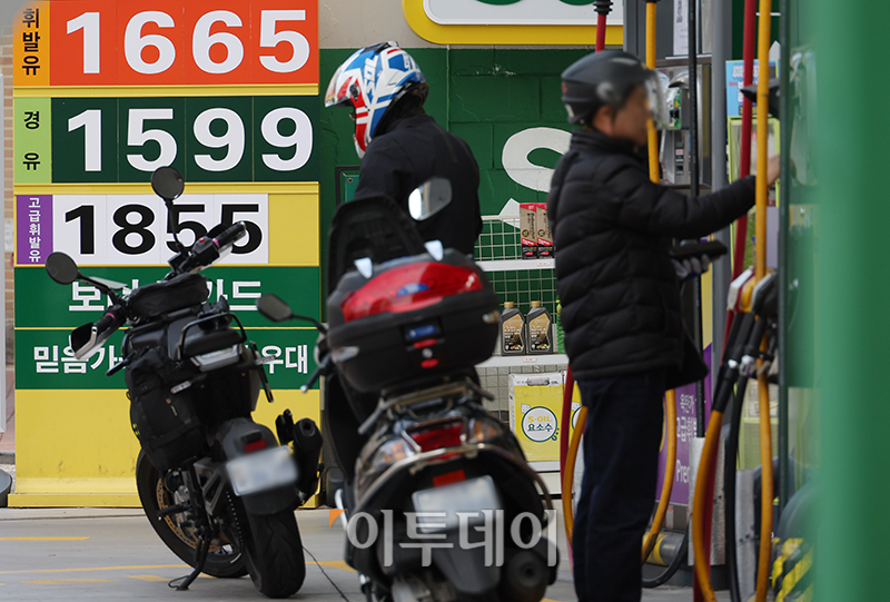 ▲24일 서울 시내의 한 주유소. 고이란 기자 photoeran@