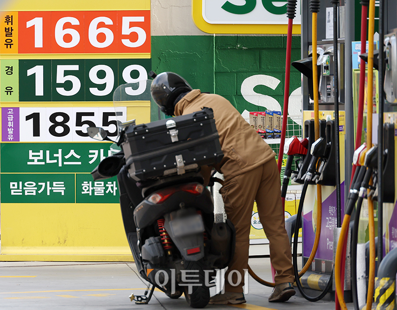 ▲24일 서울 시내의 한 주유소. 고이란 기자 photoeran@