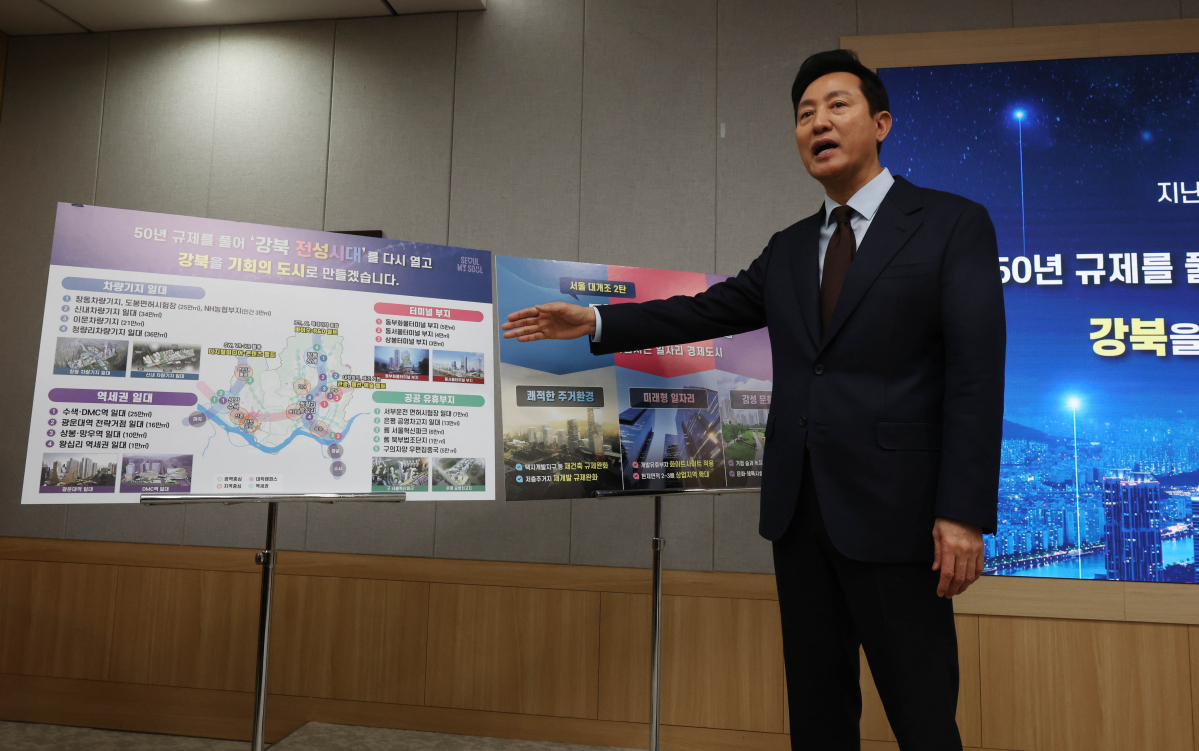 ▲오세훈 서울시장이 26일 서울 중구 서울시청 브리핑룸에서 열린 '다시, 강북 전성시대' 기자설명회에서 강북 개발 계획을 발표하고 있다. 신태현 기자 holjjak@