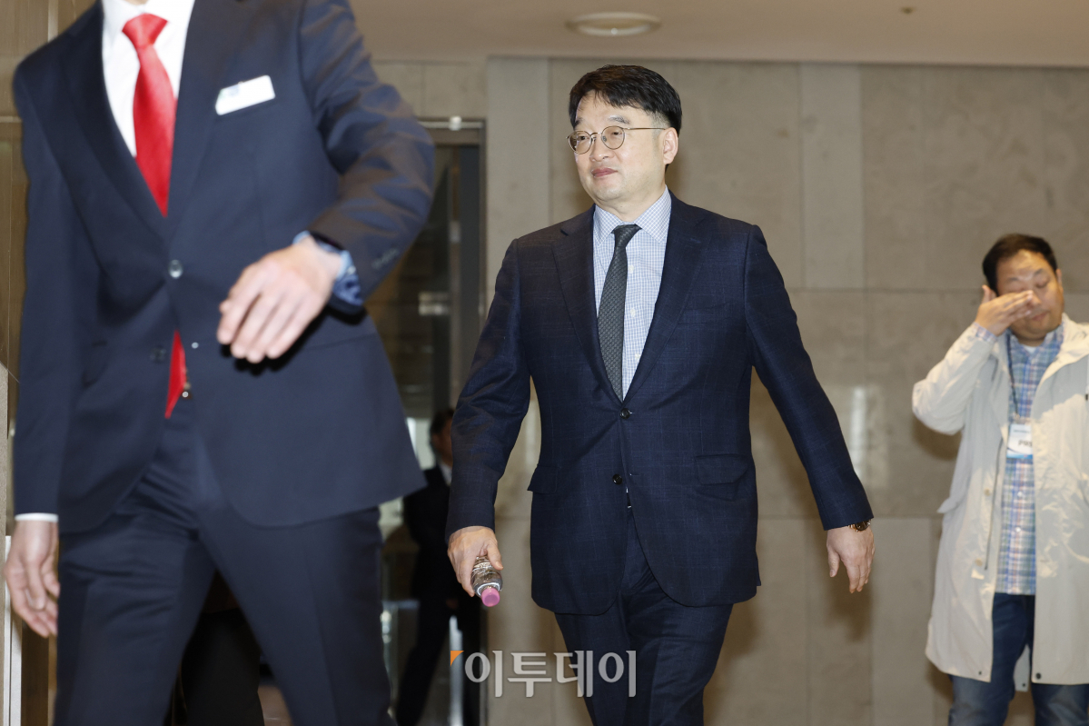 ▲이우현 OCI홀딩스 회장이 28일 경기 화성시 신텍스(SINTEX)에서 열린 제51기 한미사이언스 정기주주총회에 참석하고 있다. 조현호 기자 hyunho@