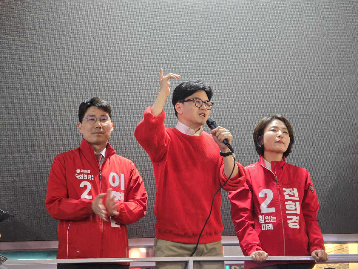 ▲한동훈 국민의힘 총괄선거대책위원장이 28일 경기도 의정부 행복로 이성계 동상 앞에서 열린 국민의힘 희경(의정부갑), 이형섭(의정부을) 후보 공동 출정식에서 발언하고 있다. (의정부=정수천 기자 int1000@)