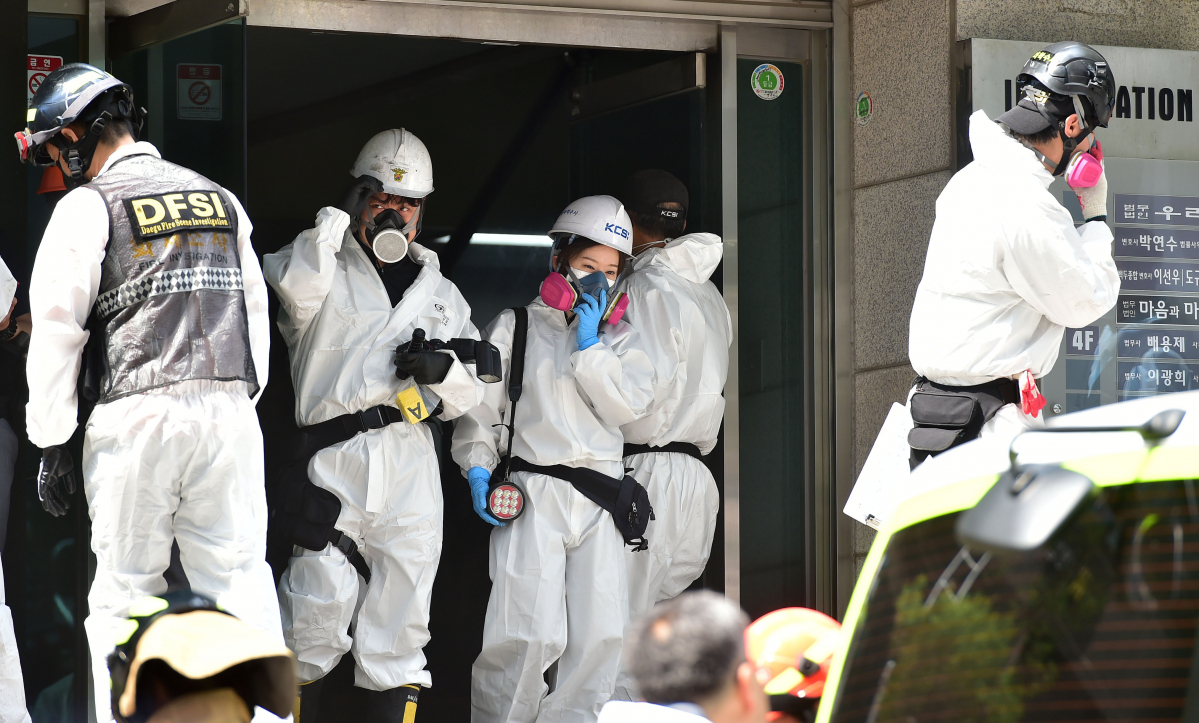 ▲2022년 9월 6일 대구 수성구 범어동 한 빌딩에서 화재가 발생해 7명이 숨진 가운데 국립과학수사연구원 등 합동 감식반이 현장에 투입되고 있다. (뉴시스)